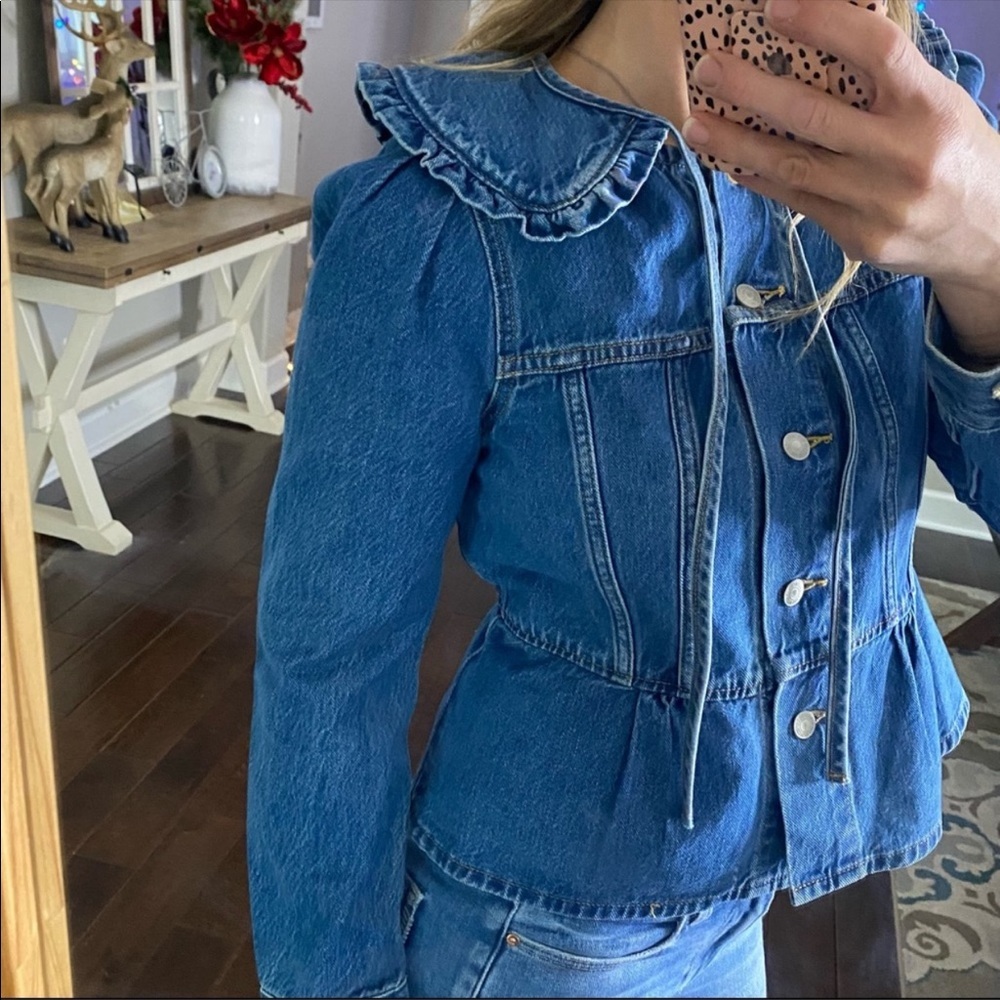 Levi's Blue Jean Jacket with Ruffle Collar - Picture 2 of 15